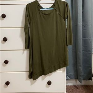 Asymmetrical 3/4 sleeve shirt